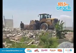Greater Accra Regional Minister leads the demolition of unauthorized building structures at Dansoman Ramsar site. #beachnewsroom #GhanaNews #WesternEcho #beach1055fm | Beach 105.5 FM