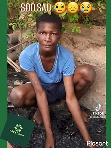 Thief being forced to clean gutter with bare hand 😂 | Apex Ghana