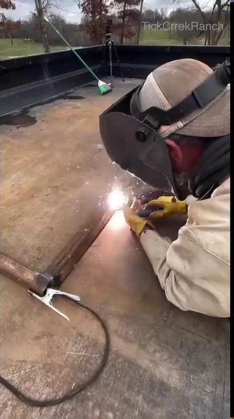 DIY bale unroller #welding #metalworking #farmlife | Tick Creek Ranch