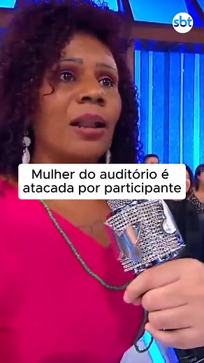 Mulher do auditório é atacada por participante #SBT | SBT