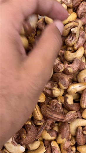 Do You Know What Cashew Nuts Look Like Before Processing? Most people have never seen cashew nuts with their shell — and trust us, they look nothing like the polished nuts you see in stores! At Gilgit Nayab Dry Fruits Merchant, we bring you closer to nature with raw, shelled cashew nuts — untouched, pure, and straight from the source. Perfect for those who love authenticity and natural goodness! Why Choose Shelled Cashews? • 100% Natural & Untreated • Great for DIY roasting and processing • A un