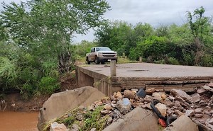 Huracán “Nora” causa afectaciones en caminos y carreteras de Elota