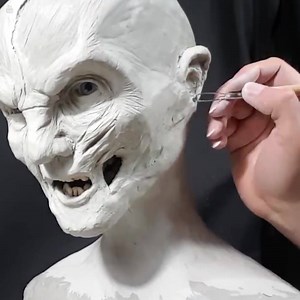 This sculpture of Supreme Leader Snoke is terrifyingly accurate 😲👏 Lorecraft | UNILAD