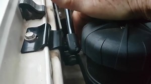 How to fit Gas Struts To THE BONNET OF A Hilux