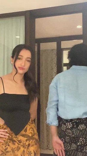 Tank top aku belinya disini 👇👇 https://shope.ee/3Ah8YwKnrn | Megan domani