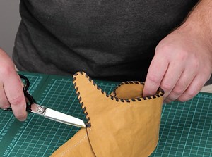 105K views · 182 reactions | Réplicas de sapatos medievais feitas de papel reciclado: artesanato sustentável | Ideias Incríveis Reciclagem | Facebook