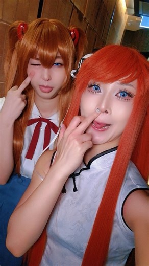 yutes (◕ᴗ◕✿) on Instagram: "🧨A Vietnamese Australian cosplaying a German teaches a Singaporean cosplaying an alien how to get her Chinese swag on🧧 Ive always wanted to cos kagura and film a tinktonk with this song 😂 thats a green tick through my list of checkboxes #asuka #evangelion #大展鴻圖 #reelinstagram #kagura #gintama"