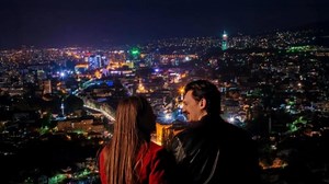NINO HRUSTEMOVIĆ OBJAVIO 'SVJETLA SARAJEVA': Šeher je oduvijek bio inspiracija, o njemu su pjevali velikani (VIDEO)