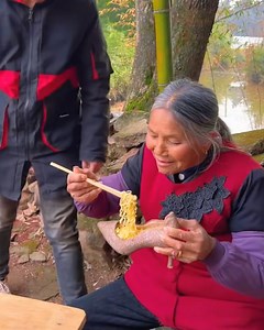 Wood carving a beautiful bowl for grandma | Simple ideas