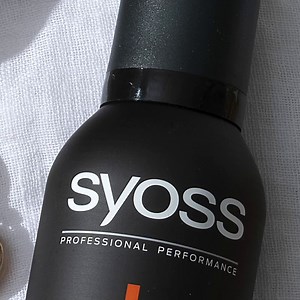17K views · 53 reactions | Φέτος το καλοκαίρι είναι η στιγμή να αναδείξετε τις μπούκλες σας! Με τον αφρό Syoss Curl Control διαμορφώστε το φυσικό σχήμα στις μπούκλες σας και αποκτήστε μεταξένια απαλότητα και ελαστικότητα! #Syoss #GetSyossed #Syossstyling #curlhair | Syoss | Facebook