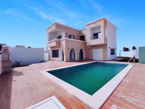 Villa 621 avec piscine à vendre titre bleu vue mer