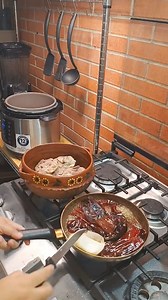 Todavía no sabes que cocinar hoy? Carne de puerco en adobo #quehagodecomer #comidacasera #recetas | Charly cocina
