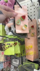 Chrome Nails @Dollar Tree #dollartree #dollartreemakeup #dollatreebeauty #dollartreefinds #dollartreemusthaves #dollartreehaul #dollartreeshopping #dollartreehacks #dollartreehaul #newatdollartree #shopping #shopwithme #dollartreenails #chromenails #fakenails | Mainst muse