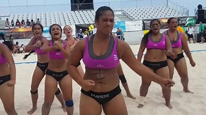 And here we have a women's beach handball 'Haka'! 🙆 American Samoa beat Australia in the shoot-out and their Olympic dream is still alive. This is how they celebrated, going back to theirs roots 💪 #Mauritius2017 | International Handball Federation