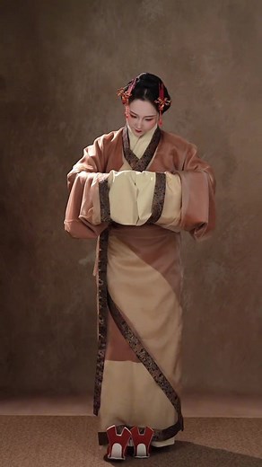 Exploring Quju Hanfu: Traditional Chinese Aesthetic