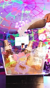 ⌚ 𝗛𝗮𝗽𝗽𝘆 𝗛𝗼𝘂𝗿: 𝗔𝗹𝗹 𝗱𝗮𝘆. 𝗘𝘃𝗲𝗿𝘆 𝗗𝗮𝘆 🍹$7 margarita 🌮 $3 street tacos 🥃 $5 tequila shot ☕️ $10 carajillo 🍾 $6 champagne glass 🥂 $6 mimosa 🍷 $6 wine glass 🍇 $8 sangria 🍻 $20 beer bucket 🍺 $5 beer 🐟 $8 fish ceviche tostada 🥵 $10 hot Cheetos fries | Jorge Cueva. Mr.Tempo