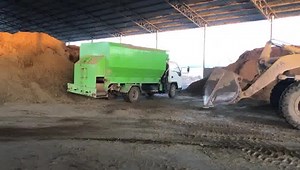 [Hot Item] Dairy Farm Livestock Equipment Cow Manure Handling Expert Bedding Recovery System