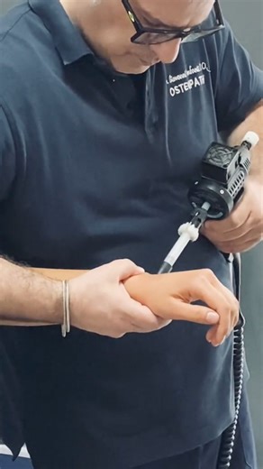 13K views · 168 reactions | _Wrist adjustment with Pro-Accustim #adjustment #chiropractic #osteopathy #crackingbones # | DrGiovanni Bonfanti | Facebook