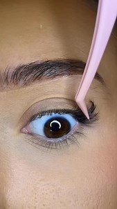 When you struggle applying lash clusters you can only be using the wrong products. Application is so easy and seamless when you use products from Lash Ribbons…theses are style Elvie applied with Clear Lash Bond’Em #easylashes #clusterlashes #diylashes #volumelashes | 𝗟𝗮𝘀𝗵 𝗥𝗶𝗯𝗯𝗼𝗻𝘀 𝗗𝗜𝗬 𝗟𝗮𝘀𝗵𝗲𝘀