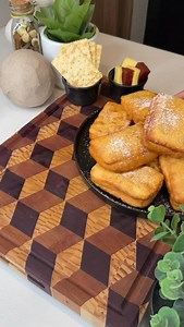 474K views · 232K reactions | 10 FRITOS COLOMBIANOS No.1 AMOR ESCONDIDO ‍ Ingredientes: • Galletas de soda • Queso mozarella • Dulce de guayaba Para el rebozado: • Harina (1 taza) • Leche (½ taza) • Huevo (1 unidad) • Azúcar (1 cucharada) • Sal (1 pizca) #cali #colombia #recetas #bogota #recetasfaciles #comida #food #viral #fyp #cocina #recetarapida #recetasvirales #cooking #recipe #viral | Juan FoodTime | Facebook