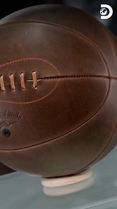 22K views · 118 reactions | El baloncesto ha cambiado, pero ¿sabías que los primeros balones eran muy distintos a los que usamos hoy? ¡Mira cómo se fabricaban en sus orígenes! . | Discovery Latinoamérica | Facebook