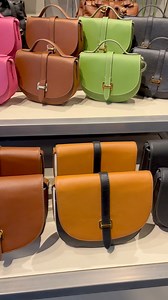 Spring colors are in ☀️🌷💐 📍Fossil #MerrimackPO #OutletFinds #Shopping #FoundatSimon | Merrimack Premium Outlets