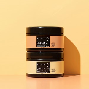 Bringe die WAHRE FARBidentität Deiner Kund:innen mit #ChromaID zum Ausdruck 🌈. Empfehle Deinen Kund:innen unsere Chroma ID Bonding Color Masks für eine einfache Farbauffrischung zwischen den Friseurbesuchen! Unsere Milchschokoladen- und Beigetöne versetzen uns in eine herbstliche Stimmung 🍂. #DiscoverChromaID #ShowYourColourID #customcolour #schwarzkopfpro #apassionforhair | Schwarzkopf Professional Deutschland