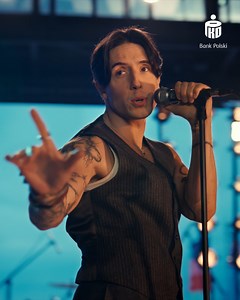 W życiu nie powinno się chodzić na skróty… Co innego w aplikacji IKO! 📱 Twoje potrzeby są dla nas na pierwszym miejscu, dlatego apkę dopasujesz do siebie tak, że bankowanie będzie szybkie w każdym miejscu – nawet na koncercie ulubionego artysty. 🎤💃🕺 Jak spersonalizować ekran logowania do aplikacji? 📱 W IKO: przed zalogowaniem, tapnij w ikonę trzech kropek → Dostosuj widok kafli → ukryj lub wybierz funkcję, które chcesz widzieć na ekranie przed logowaniem np. opłaty parkingowe 🅿️, BLIK ↔️, 