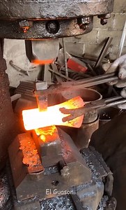 Craftsmen Make Amazing Ax And Knife From Iron | El Guason.