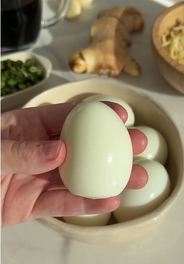 Huevos duros: marinada estilo asiática y versión con queso dorado