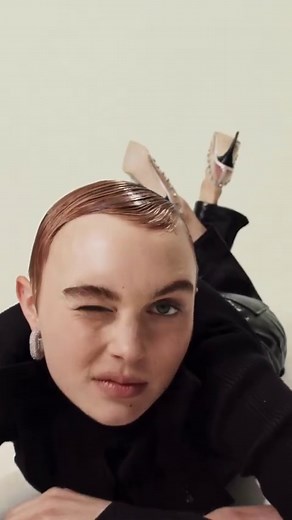 15 reactions | Presenting the look ‘Emma’ - A short hair look with...