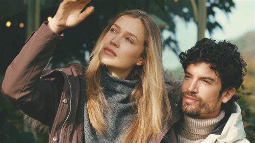 Comodo, caldo e avvolgente, il giubbotto è il capo che non può mancare nel guardaroba invernale, sia per Lei che per Lui! Scopri tutti i modelli nel tuo store di fiducia e online su www.piazzaitalia.it | Piazza Italia - Pagina Ufficiale