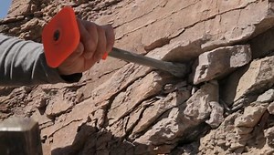 Man Destroys Rock Hammer Chisel: стоковое видео (без лицензионных платежей), 16067167 | Shutterstock