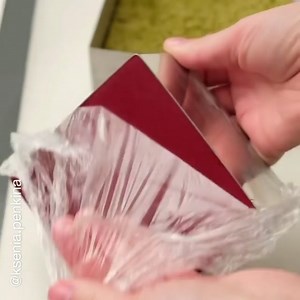 940K views · 11K reactions | Précision laser, un entremets fruits rouges, pistache et matcha de la Russe @ksenia.penkina. . Lazer precision, red berries, pistachio and matcha tea mousse cake by russian chef @ksenia.penkina. . . . #regram #entremets #pistache #pistachio #fruitsrouges #redberries #matcha #matchatea #gouter #gourmand #dessert #foodie #food #instagood #patisserie #gateau #baking #pastry #dessert #sweet #foudepatisserie | Fou de Pâtisserie | Facebook