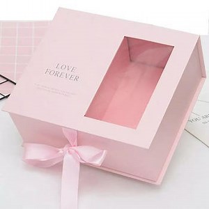 [Hot Item] 2024 Ribbon Cosmetics Perfume Box Packing Pink PVC Transparent Window Gift Box