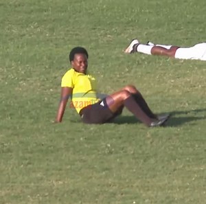 Kule Liti, Singida, ilipofika dakika ya 51, tukapata 'wadhamini wetu' namna hii.......Je, unajua nini kilitokea?? | AzamSports