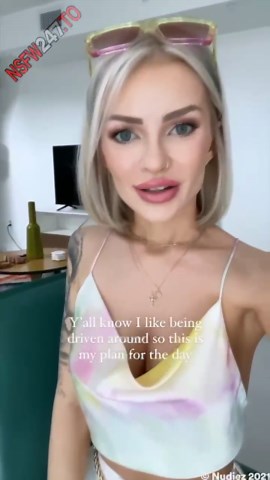 Layna Boo I paid for a chauffeur for the day You know I like being driven around so I hired someone to do that for me today in a nice car 2022/01/10