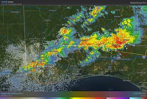 ⛈ 440pm radar update- Showers and storms continue to spread east into south central AL and the FL Panhandle this afternoon. A couple of Severe Thunderstorm Warnings remain in effect with damaging winds, hail, and possibly a tornado as the main threats. 📡 Stay weather aware this evening! | US National Weather Service Mobile Alabama