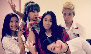 f(x) members mark 12th debut anniversary with touching tributes