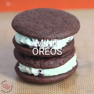 Do you love mint and chocolate? These Homemade Mint Oreos are a copycat of the classic cookie flavor with a soft chocolate cookie and mint chip buttercream filling! https://www.crazyforcrust.com/homemade-mint-chip-oreos/ | CrazyforCrust