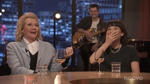 Élise Guilbaut et Anne Dorval, deux femmes festives (mais pas avec de la tequila) ! 😂 Je viens vers toi, ce soir, lundi 21h sur Noovo et en rattrapage sur noovo.ca. | Noovo