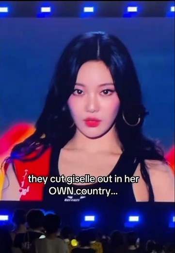 The audience booing as they should 💀