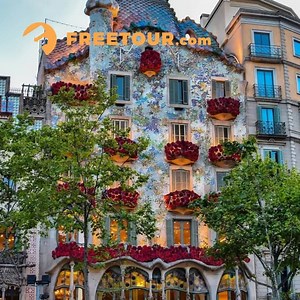 Want to know the story behind every corner of this incredible city? Join some of our popular Free Walking Tours in Barcelona. | Freetour.com