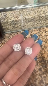 18k diamond earings sold sold❤️❤️❤️🙏🙏🙏 | 𝓚𝘪𝘮'𝘴 𝘑𝘦𝘸𝘦𝘳𝘭𝘪𝘦𝘴 𝓖𝘰𝘭𝘥