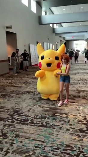 That Charizard has seen some shi😳🤣 #pokecenter #pokemon #pikachu #charizard #cosplay #misty #funny #animeexpo #gottacatchthemall #pokemonfan #pokemontok