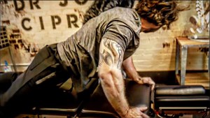 56K views · 666 reactions | BODY BUILDER gets *Adjusted* for the FIRST TIME!!! By Dr Joseph Cipriano. Watch as this body builder messed himself up from lifting too much weight. He gets an intense adjustment that actually helps with his issue at hand. ****LOCATIONS**** ATLANTA, GA TAMPA, FL GREENVILLE, SC | Dr. Joseph Cipriano | Facebook