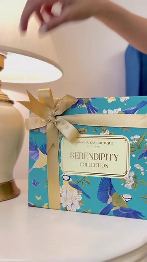 The perfect gourmet tea gift box for every occasion ✨ Sancha’s chamomile tea with sedative and analgesic qualities will help one relax and calm down 🫖The Double wall tea glasses included in this selection are thermally insulated and keep the tea hot for a long duration of time and allows you to savour every sip of tea without being rushed. Contents Inside the Box:�1) Award winning Chamomile green tea: 25 Pyramid Tea Bags�2) Double Wall Borosilicate Glasses - 2Pcs�3) Brass Teaspoon Shop now, 🔗 