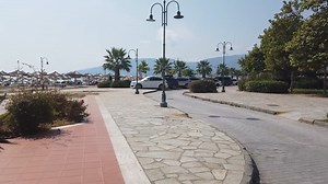 Nu sunt multe locuri din Grecia care să mai reprezinte un secret pentru români. Și cu toate acestea, mi-am dat seama la o căutare rapidă pe internet, că despre stațiunea Nea Vrasna nu sunt atât de multe informații pe cât aș fi crezut. De 7 ani Nea Vrasna a devenit locul meu de suflet și cum până la acest moment nu am povestit despre el pe blog, acest lucru trebuie să se schimbe acum. Articolul în primul comentariu ❤ | Ela Nomad