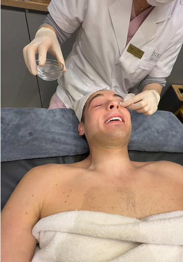 Futuristic Seoul Skincare: Blackhead Extraction & Glass Skin Results