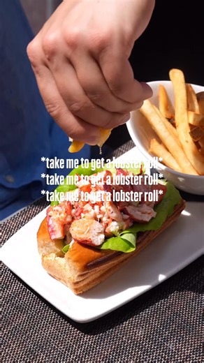 Lobster roll season? Always. 🦞 - - #bostonrestaurants #boston #financialdistrict #bostonfoodieeats #delicious #statestreet #lobster roll | Bostonia Public House